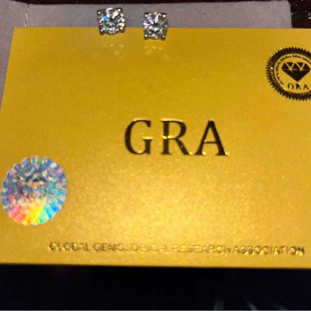 Elegant 2 Carat Earings in Solid Silver